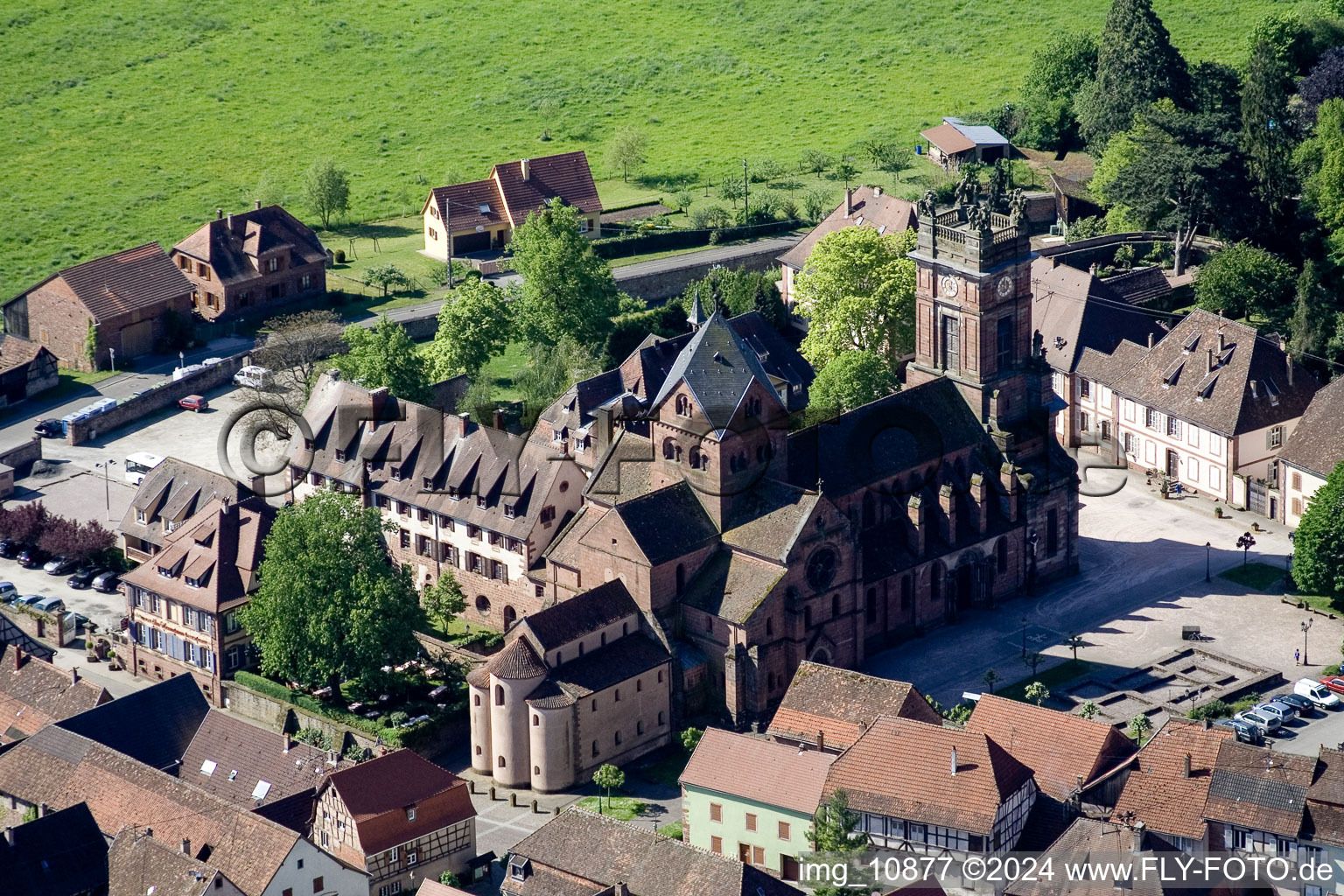 Vue aérienne de Neuwiller-lès-Saverne dans le département Bas Rhin, France