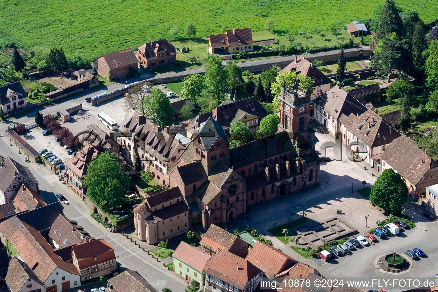 Neuwiller-lès-Saverne dans le département Bas Rhin, France vue du ciel