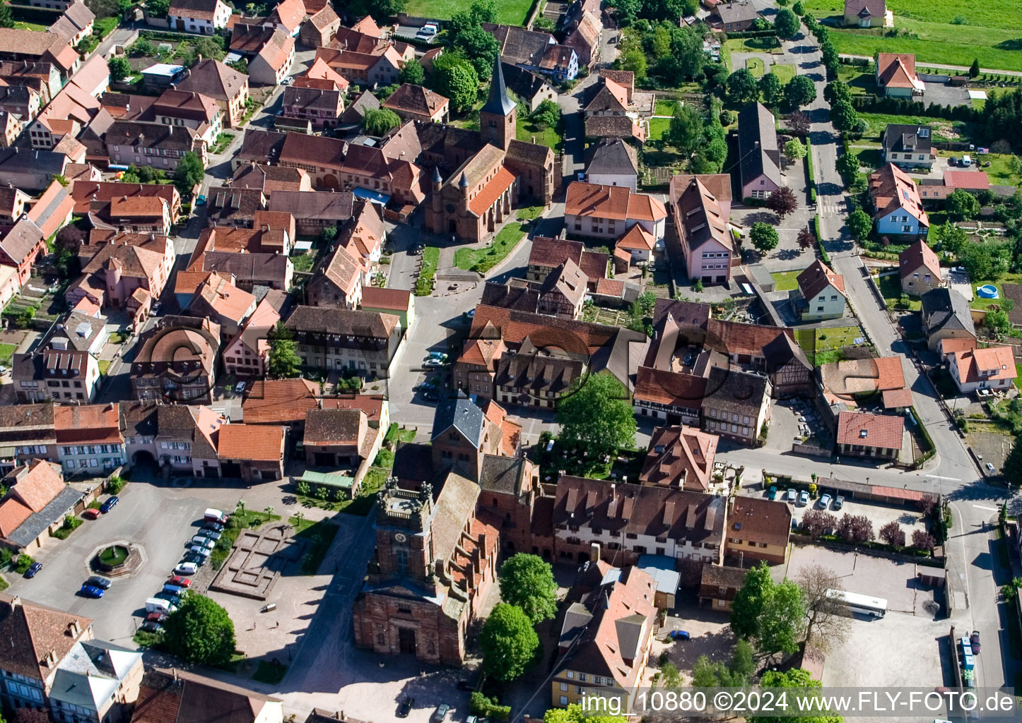 Image drone de Neuwiller-lès-Saverne dans le département Bas Rhin, France