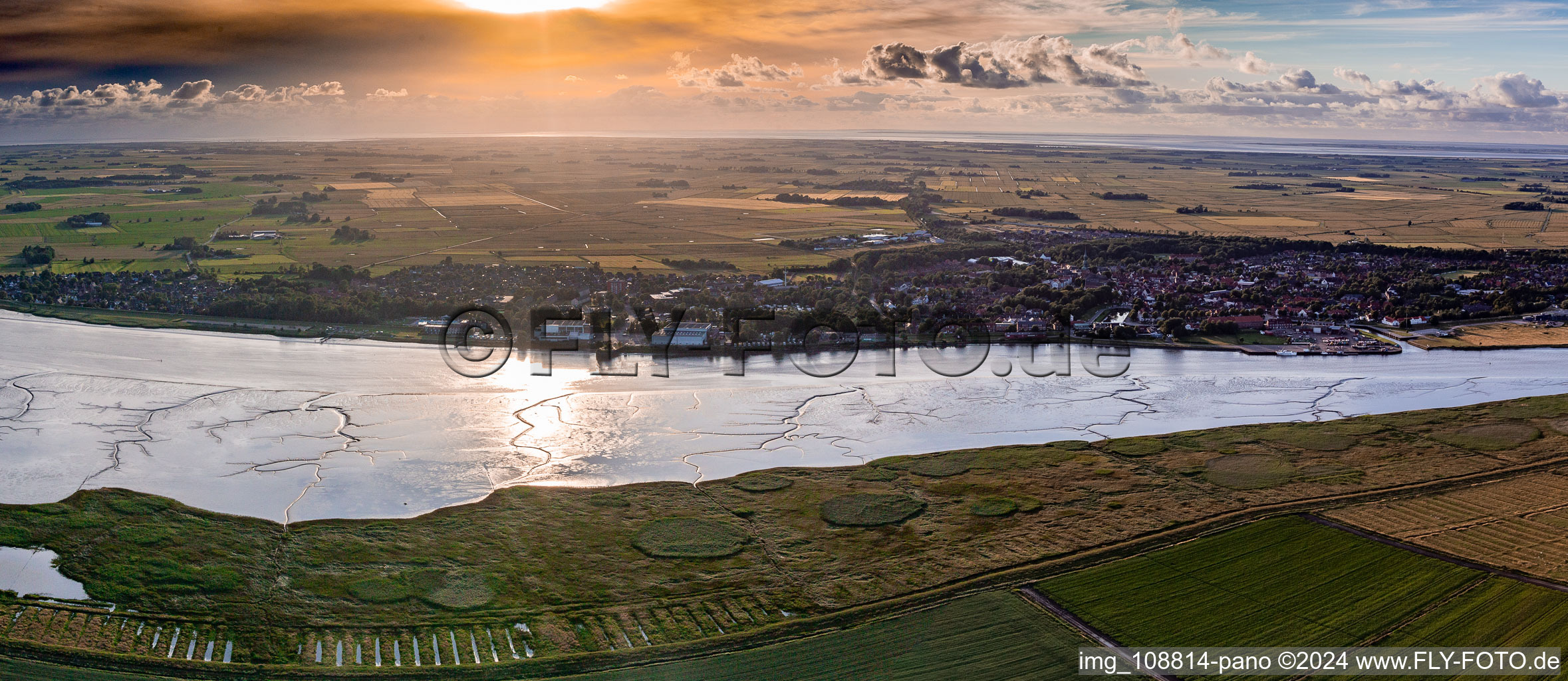 Vue aérienne de Formation de Priel sur les zones riveraines avec vasières le long de la rivière Eider à Tönning dans le département Schleswig-Holstein, Allemagne