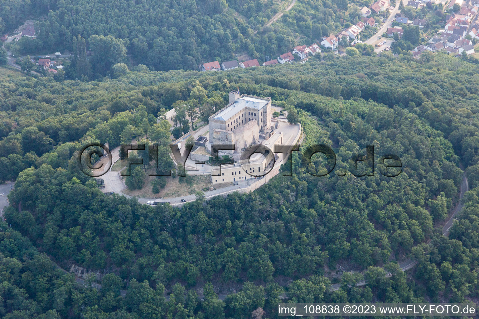 Image drone de Oberhambach, Château de Hambach à le quartier Diedesfeld in Neustadt an der Weinstraße dans le département Rhénanie-Palatinat, Allemagne