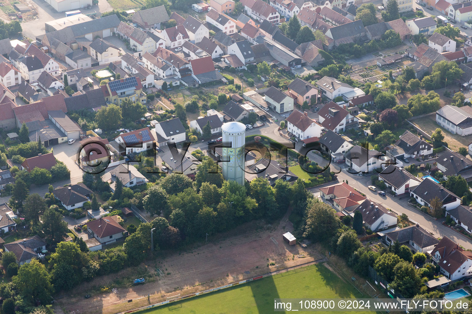 Vue aérienne de Au château d'eau à le quartier Böhl in Böhl-Iggelheim dans le département Rhénanie-Palatinat, Allemagne