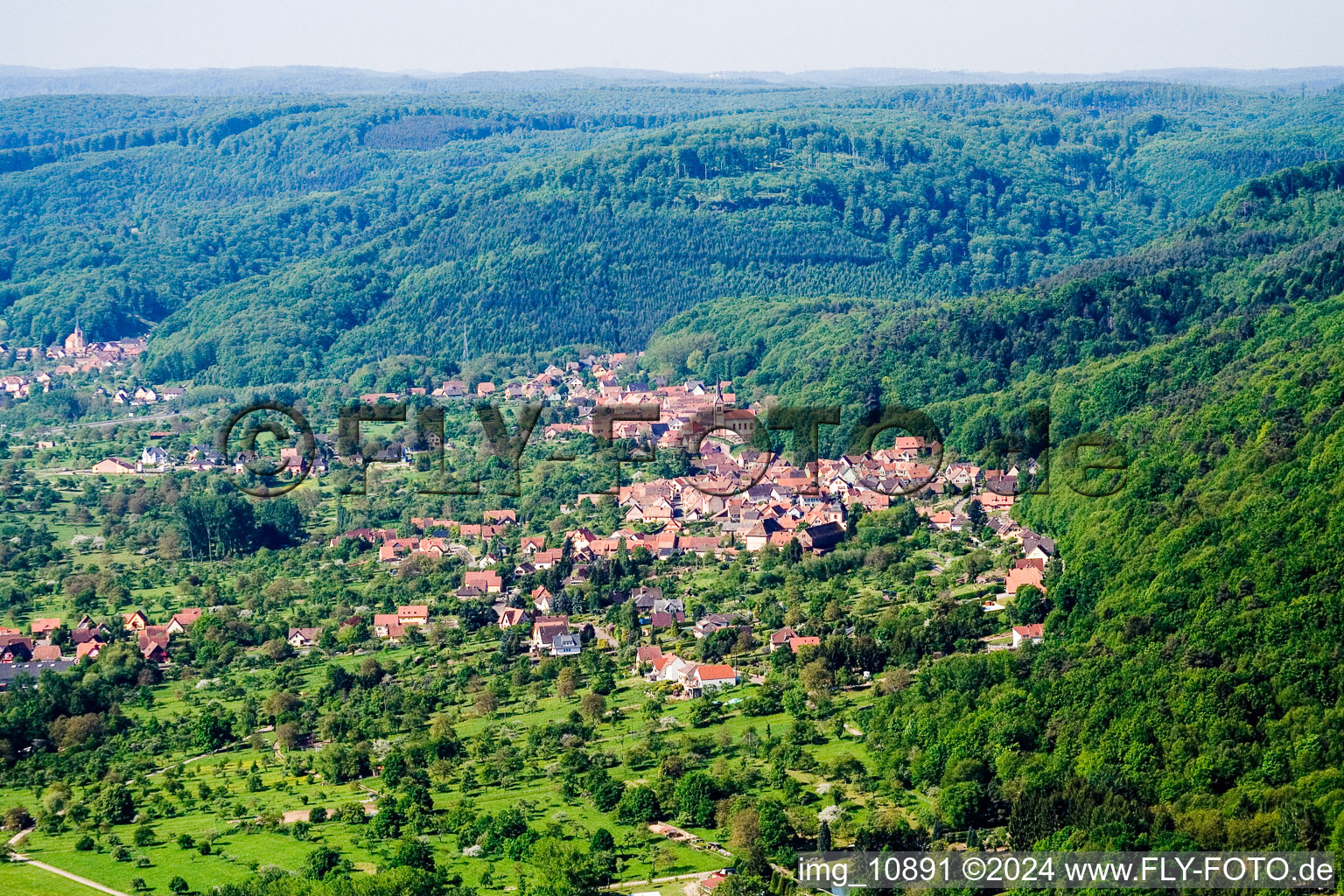 Vue aérienne de Saint-Jean-Saverne dans le département Bas Rhin, France