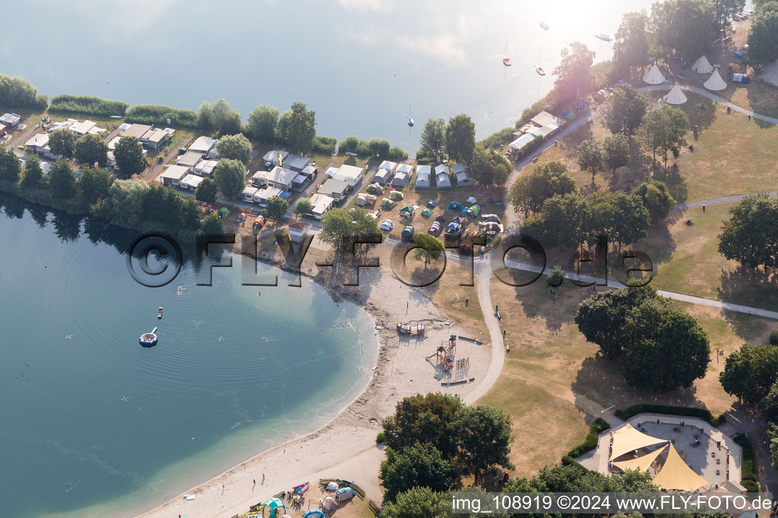 Lac Erlich à le quartier Oberhausen in Oberhausen-Rheinhausen dans le département Bade-Wurtemberg, Allemagne depuis l'avion