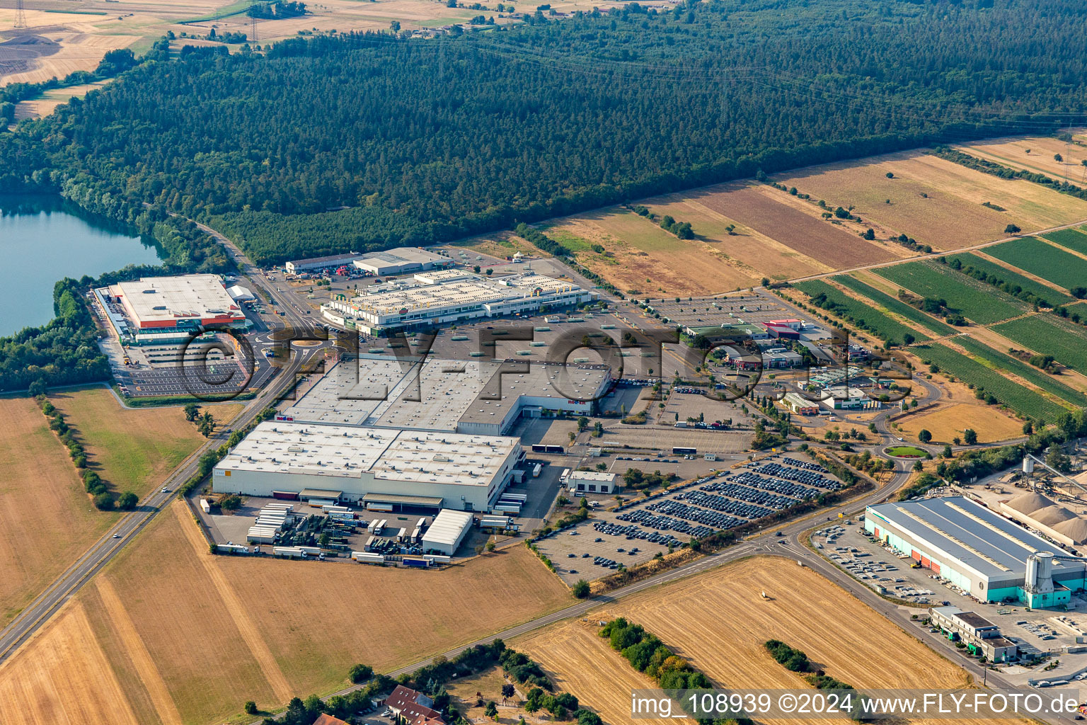 Vue aérienne de Parcs logistiques P3 et LGI Deutschland GmbH à le quartier Wiesental in Waghäusel dans le département Bade-Wurtemberg, Allemagne