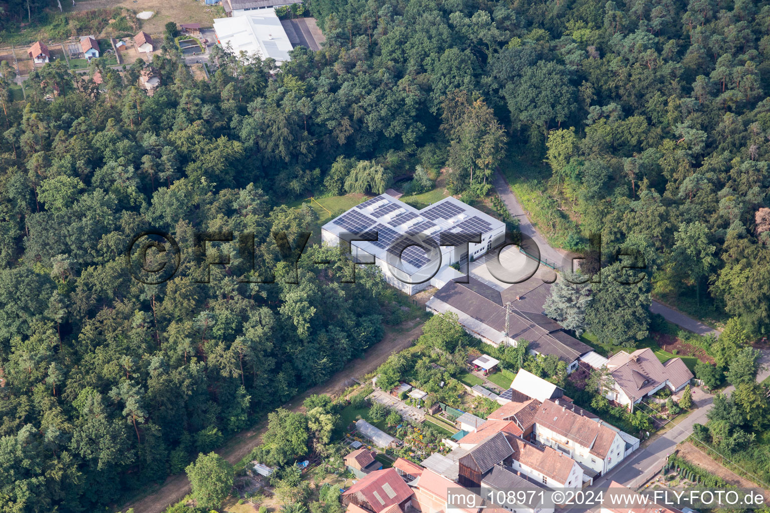 Vue d'oiseau de Hatzenbühl dans le département Rhénanie-Palatinat, Allemagne