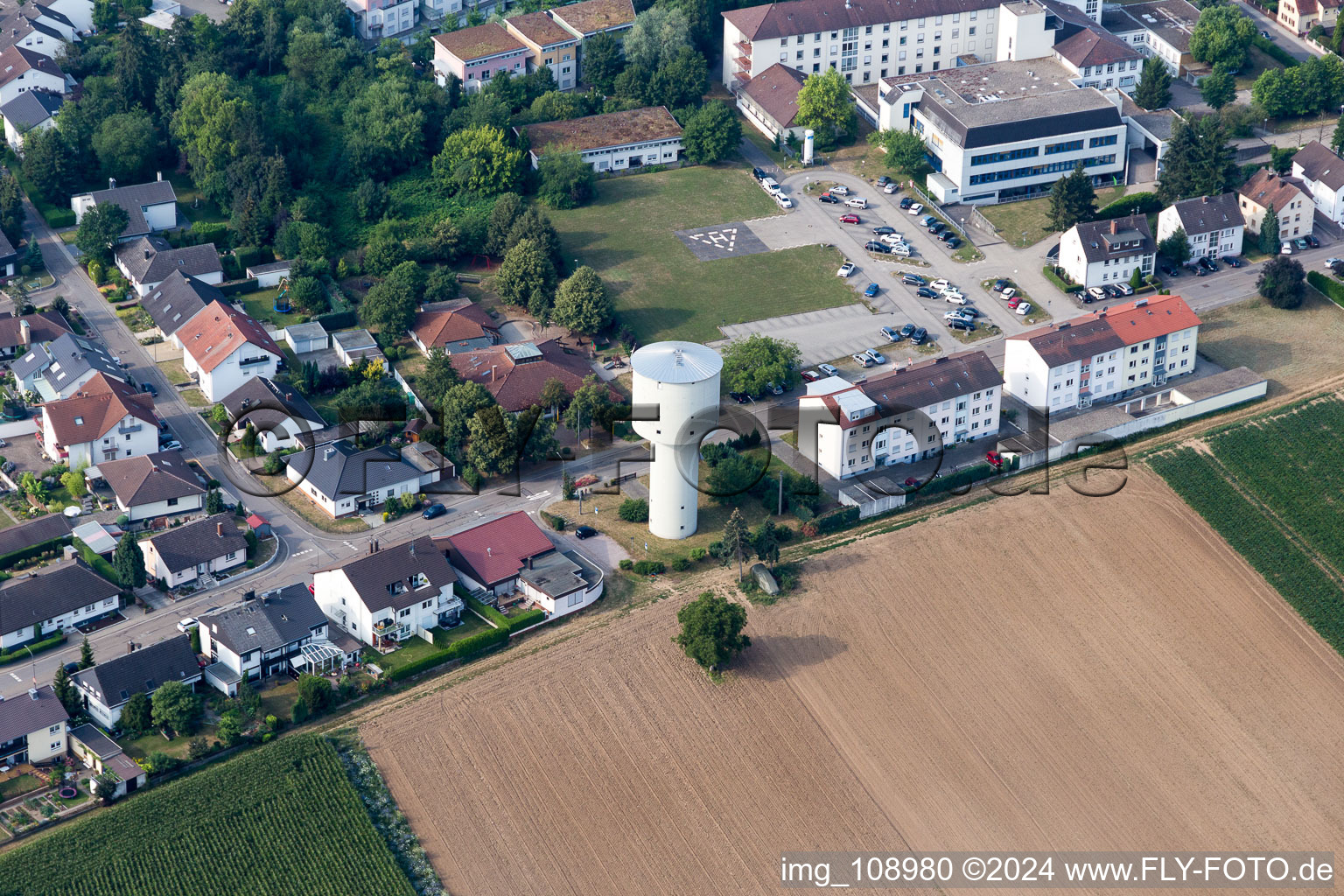 Au château d'eau à Kandel dans le département Rhénanie-Palatinat, Allemagne vue d'en haut