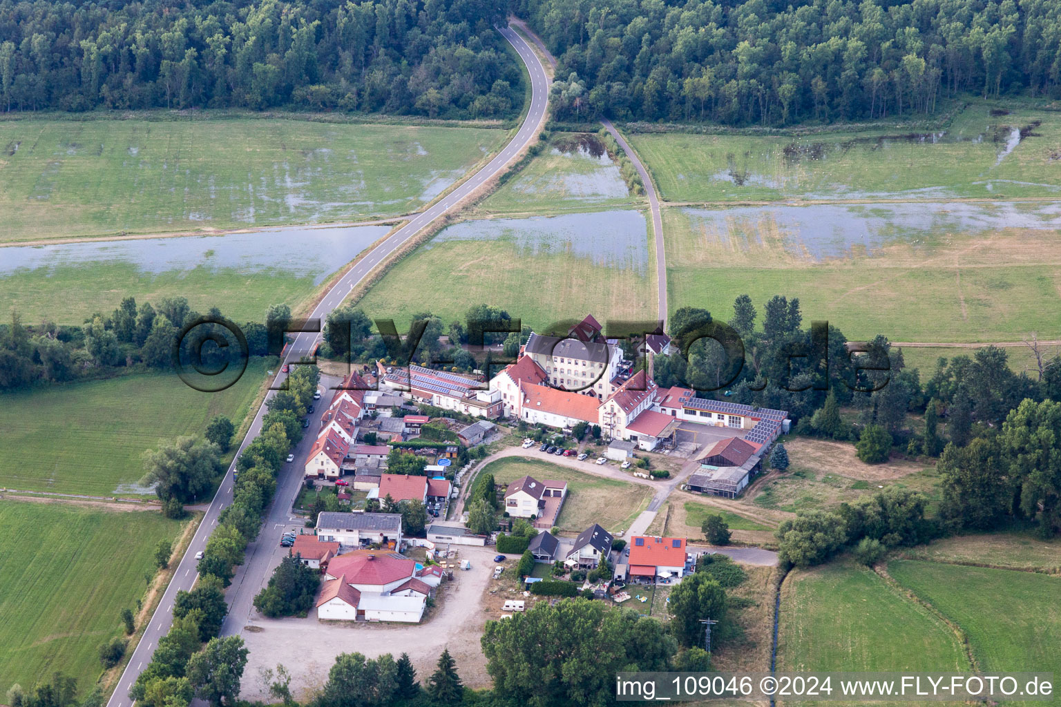 Offenbach an der Queich dans le département Rhénanie-Palatinat, Allemagne vue d'en haut