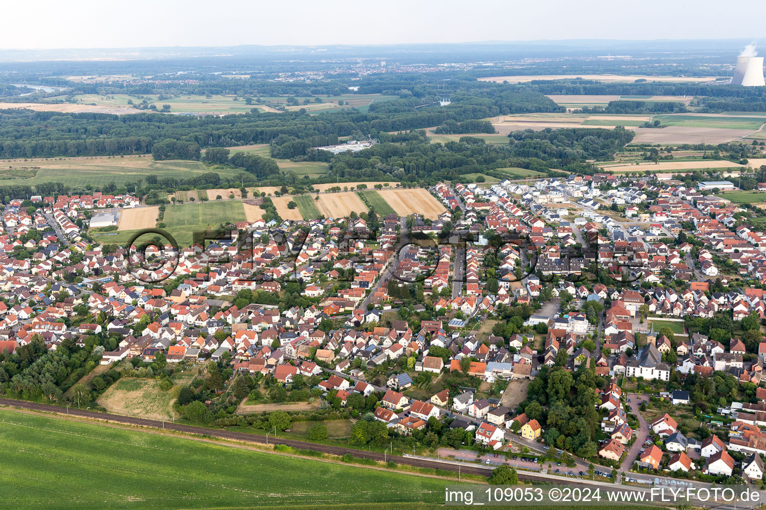 Vue d'oiseau de Quartier Heiligenstein in Römerberg dans le département Rhénanie-Palatinat, Allemagne