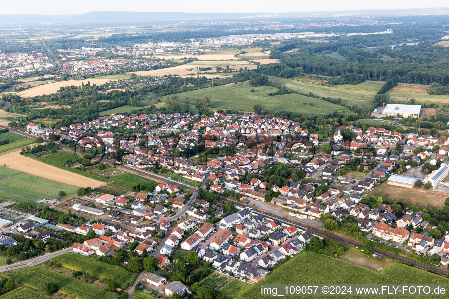 Enregistrement par drone de Quartier Berghausen in Römerberg dans le département Rhénanie-Palatinat, Allemagne