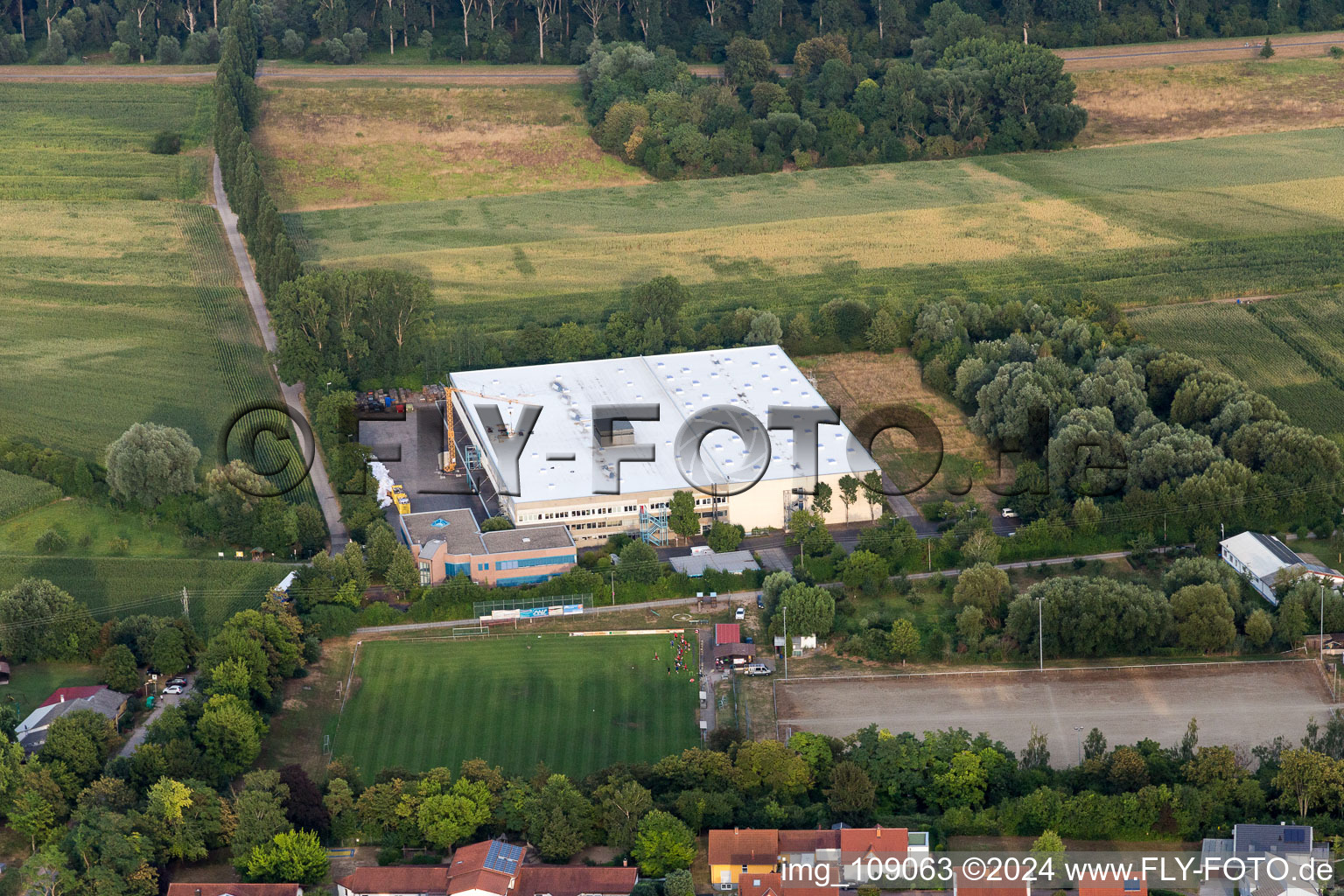 Vue aérienne de K2 Sports Europe à le quartier Berghausen in Römerberg dans le département Rhénanie-Palatinat, Allemagne