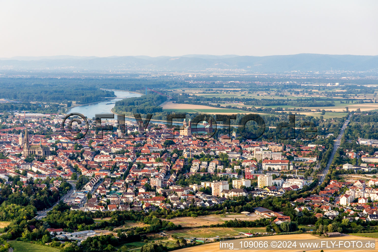 Vue d'oiseau de Speyer dans le département Rhénanie-Palatinat, Allemagne