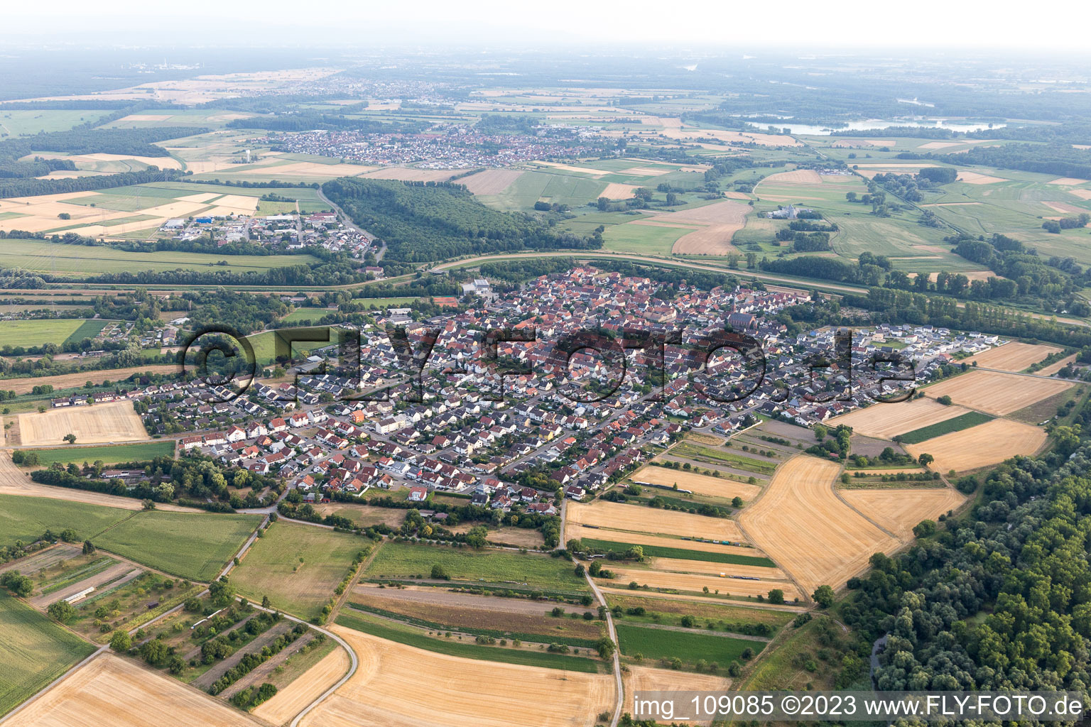 Rußheim dans le département Bade-Wurtemberg, Allemagne du point de vue du drone