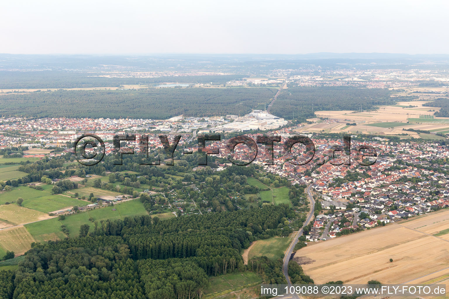 Quartier Graben in Graben-Neudorf dans le département Bade-Wurtemberg, Allemagne du point de vue du drone