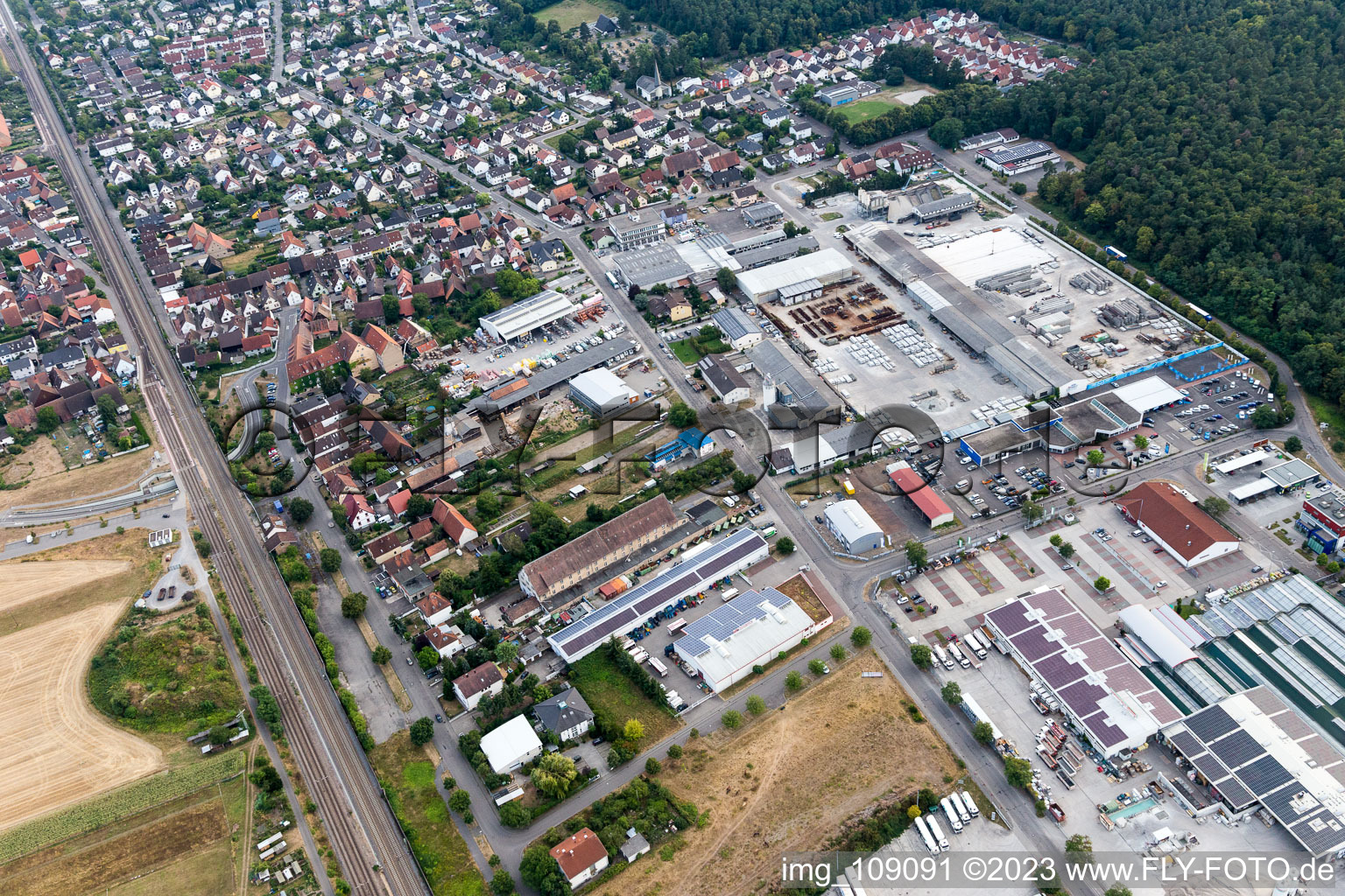 Vue aérienne de Zone industrielle Spöckerbuchenstr à le quartier Friedrichstal in Stutensee dans le département Bade-Wurtemberg, Allemagne
