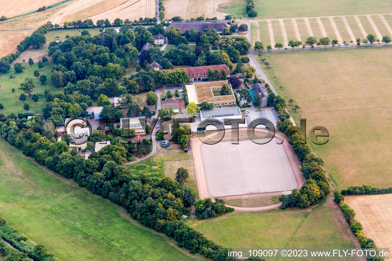 Vue aérienne de Château pour jeunes Stutensee à le quartier Staffort in Stutensee dans le département Bade-Wurtemberg, Allemagne