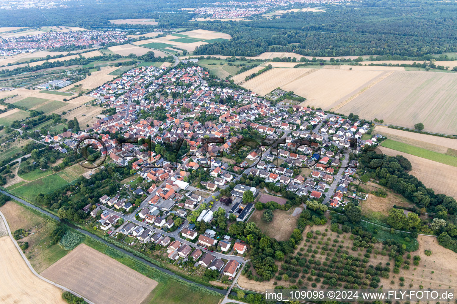 Vue d'oiseau de Quartier Staffort in Stutensee dans le département Bade-Wurtemberg, Allemagne