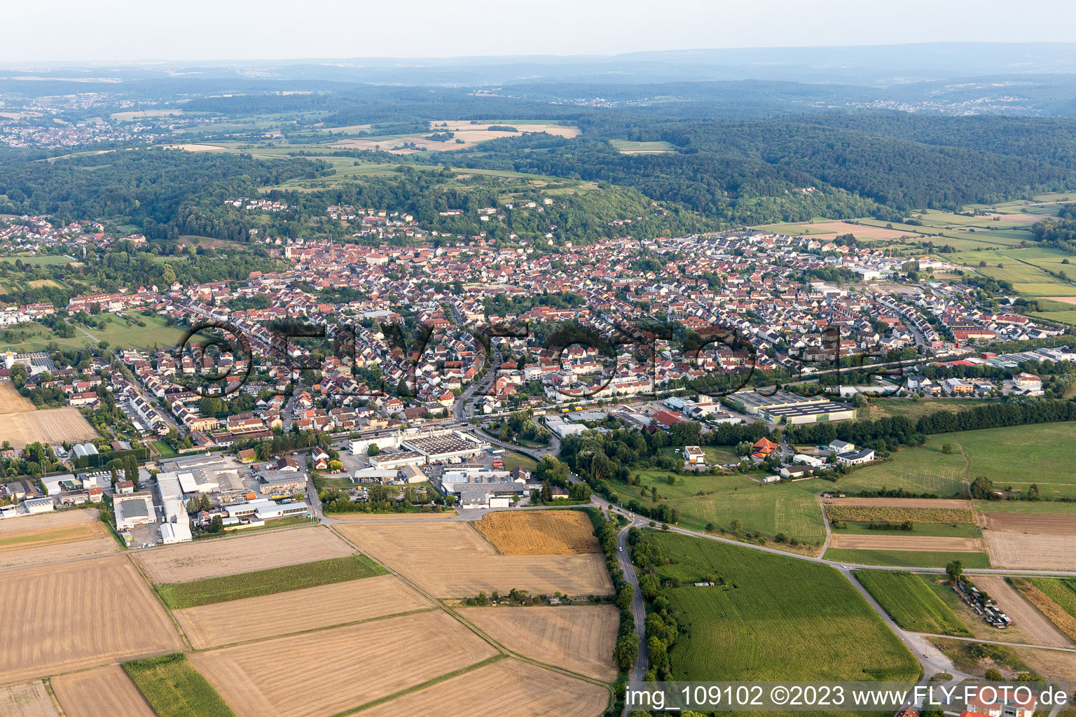 Weingarten dans le département Bade-Wurtemberg, Allemagne vu d'un drone