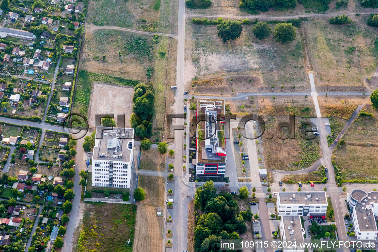 Vue aérienne de Parc technologique Karlsruhe à le quartier Rintheim in Karlsruhe dans le département Bade-Wurtemberg, Allemagne