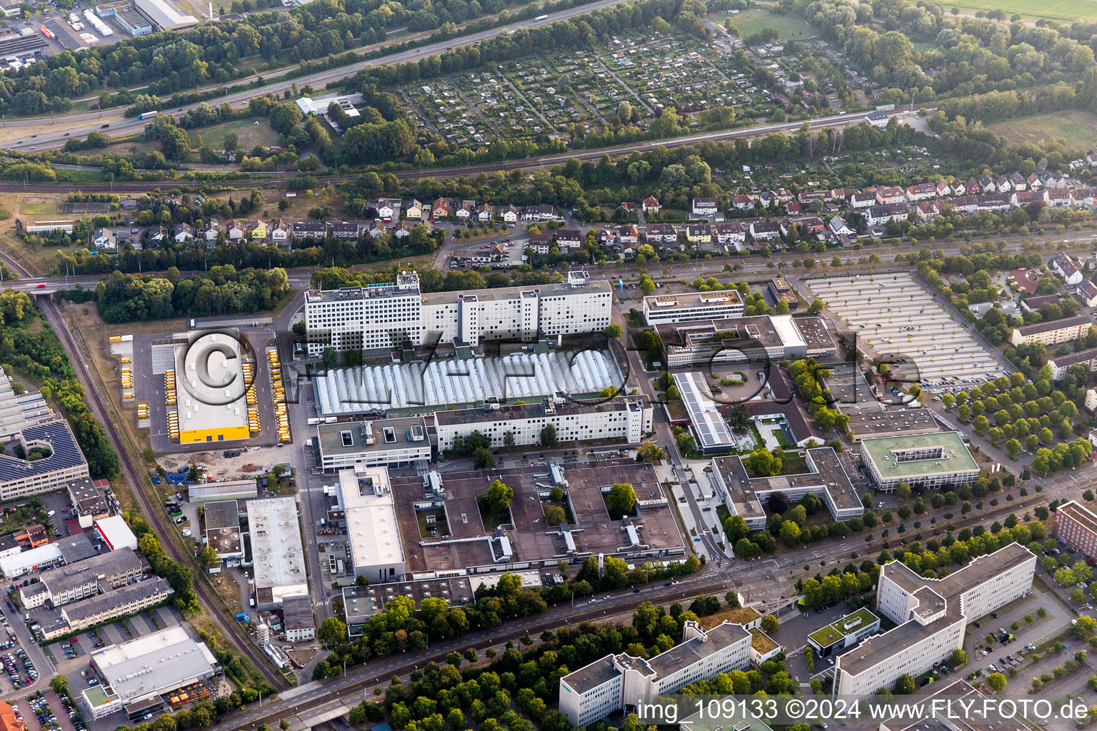 Vue aérienne de Siemens à le quartier Knielingen in Karlsruhe dans le département Bade-Wurtemberg, Allemagne