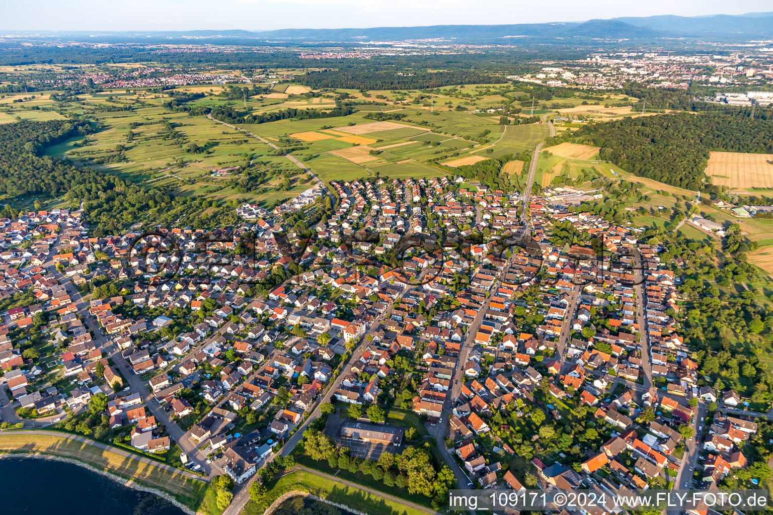 Vue aérienne de Quartier Plittersdorf in Rastatt dans le département Bade-Wurtemberg, Allemagne