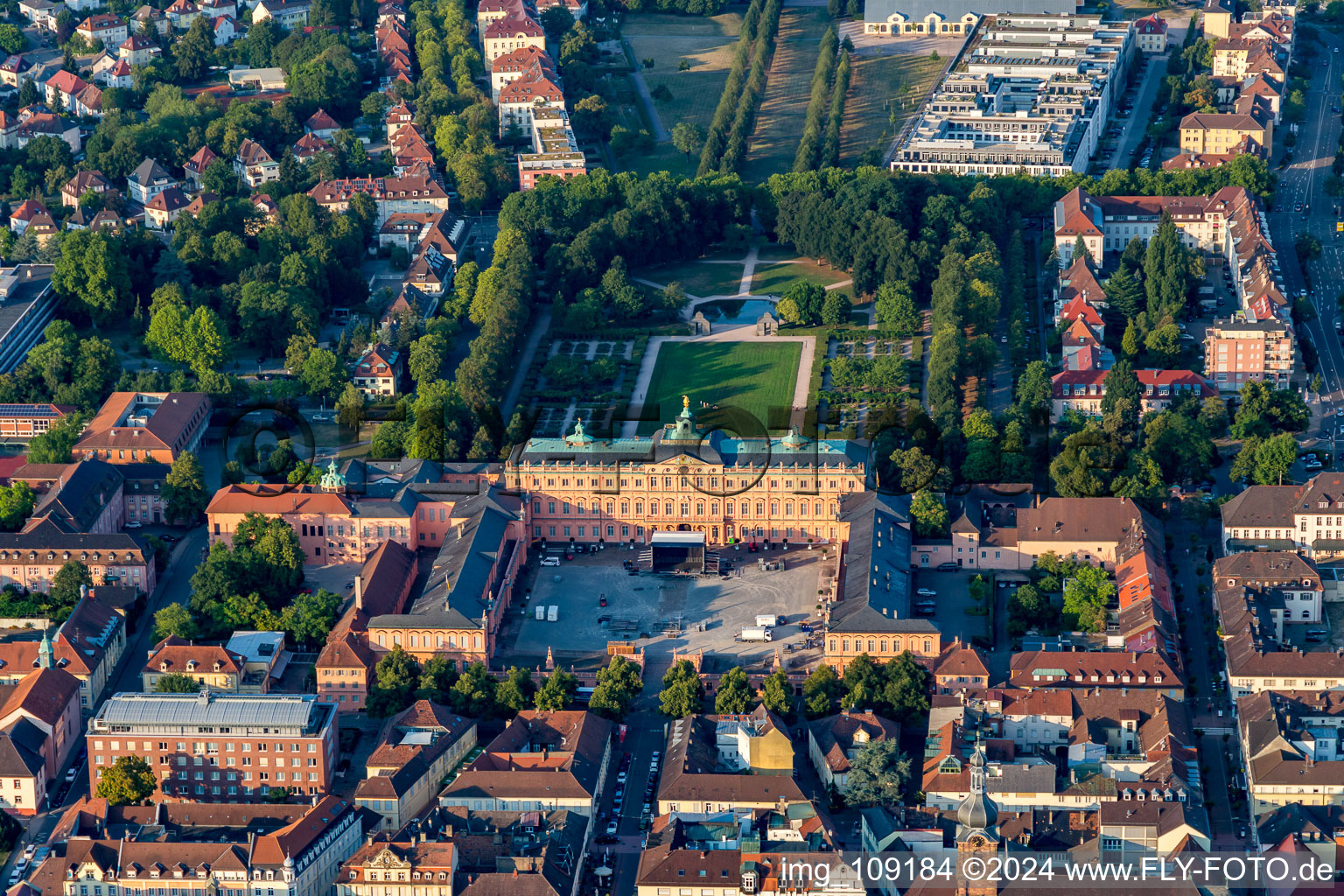 Vue aérienne de Palais résidentiel à Rastatt dans le département Bade-Wurtemberg, Allemagne