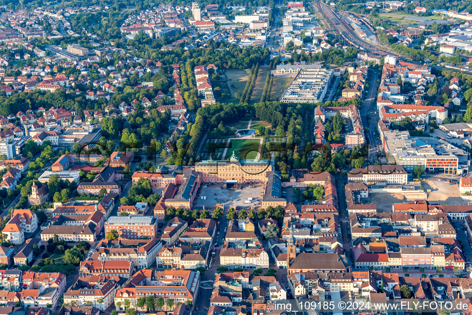 Photographie aérienne de Parc du palais du palais résidentiel Rastatt à Rastatt dans le département Bade-Wurtemberg, Allemagne