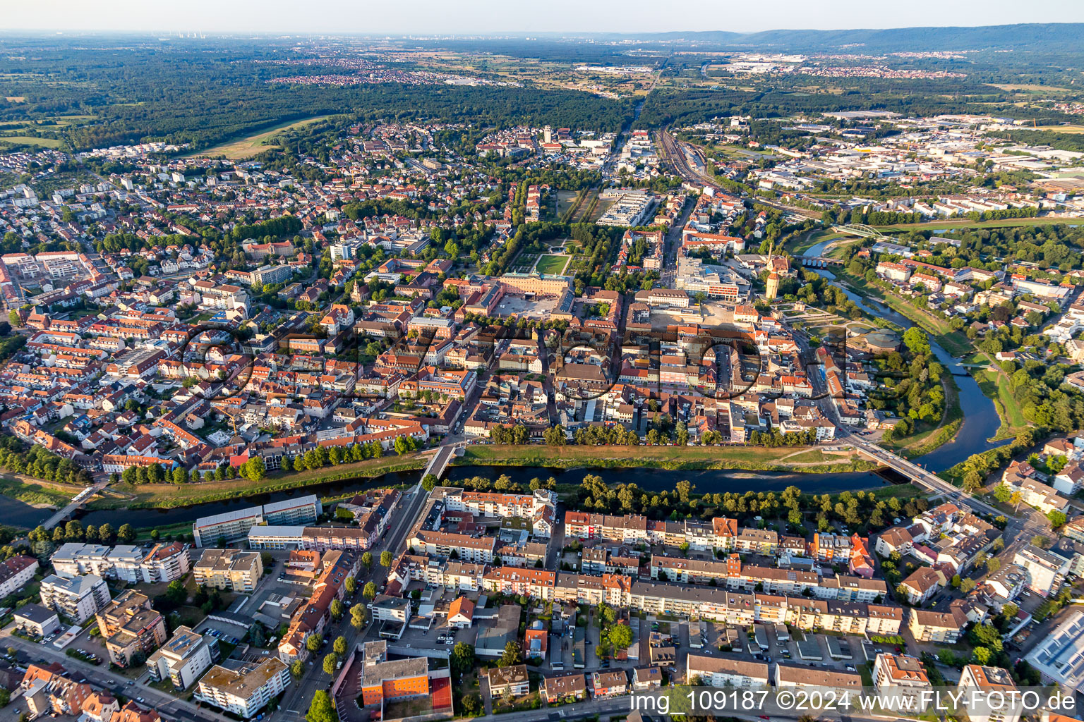 Photographie aérienne de Du sud-ouest à Rastatt dans le département Bade-Wurtemberg, Allemagne