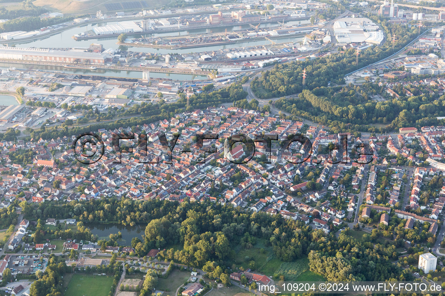 Vue aérienne de Quartier Daxlanden in Karlsruhe dans le département Bade-Wurtemberg, Allemagne