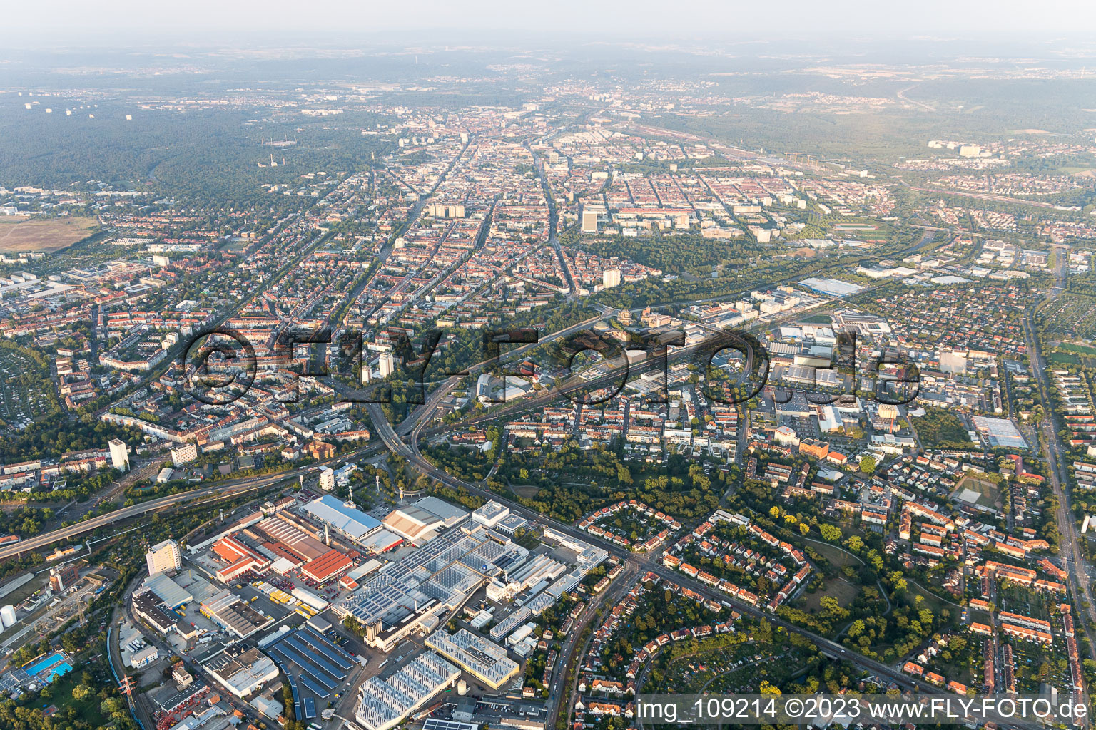 Quartier Mühlburg in Karlsruhe dans le département Bade-Wurtemberg, Allemagne d'en haut