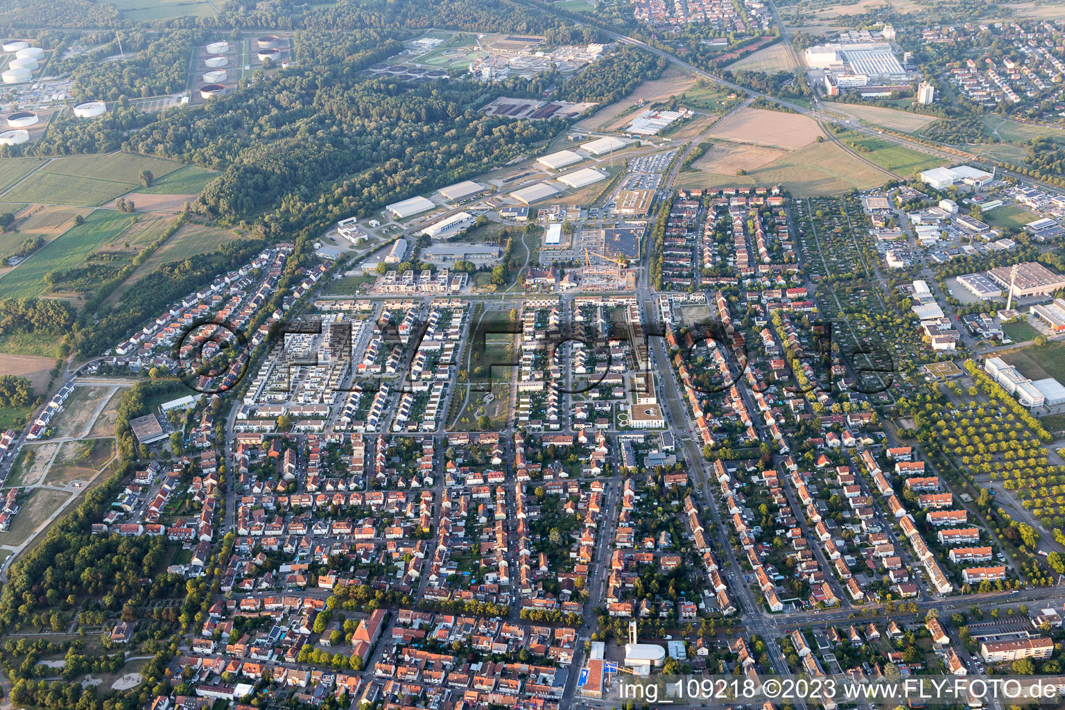 Image drone de Quartier Knielingen in Karlsruhe dans le département Bade-Wurtemberg, Allemagne