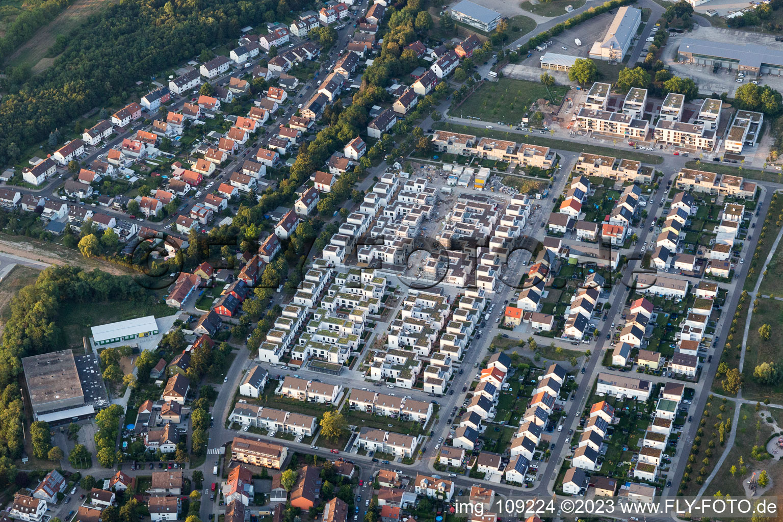 Quartier Knielingen in Karlsruhe dans le département Bade-Wurtemberg, Allemagne d'un drone
