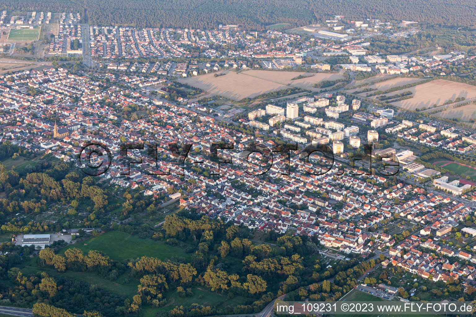Quartier Neureut in Karlsruhe dans le département Bade-Wurtemberg, Allemagne vue du ciel