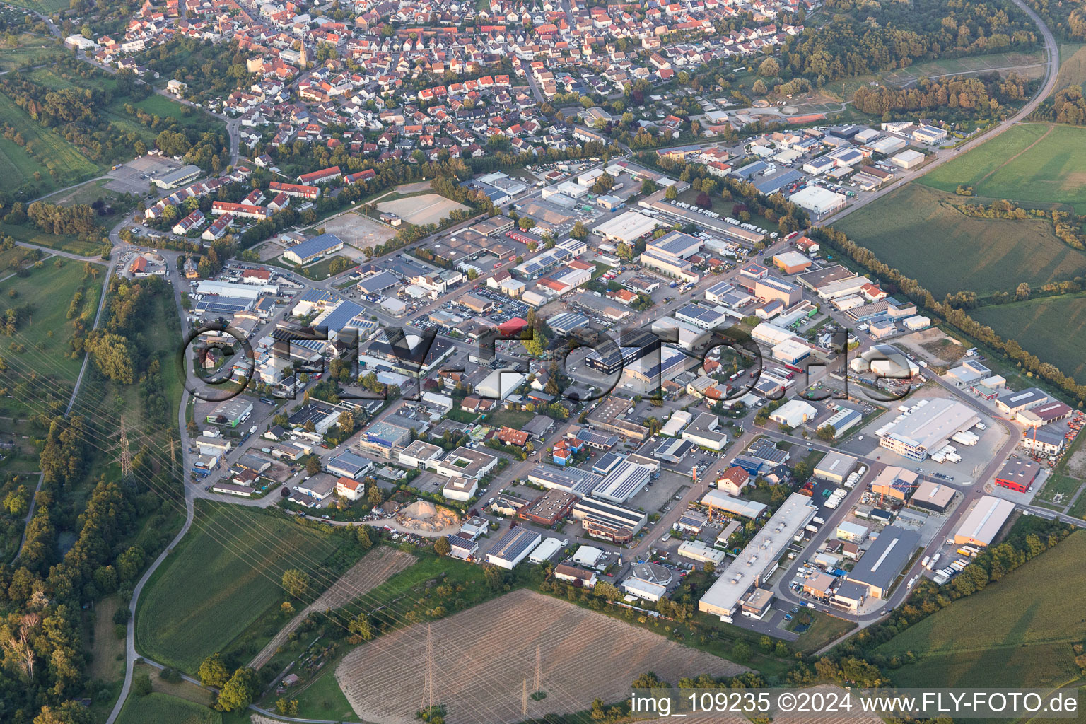 Quartier Eggenstein in Eggenstein-Leopoldshafen dans le département Bade-Wurtemberg, Allemagne du point de vue du drone