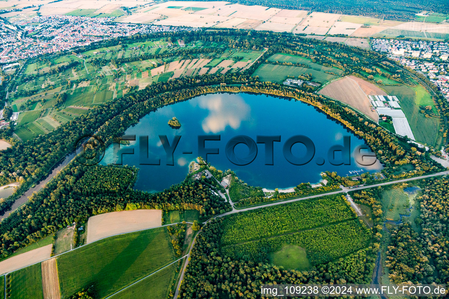 Photographie aérienne de Étangs de carrière à le quartier Leopoldshafen in Eggenstein-Leopoldshafen dans le département Bade-Wurtemberg, Allemagne