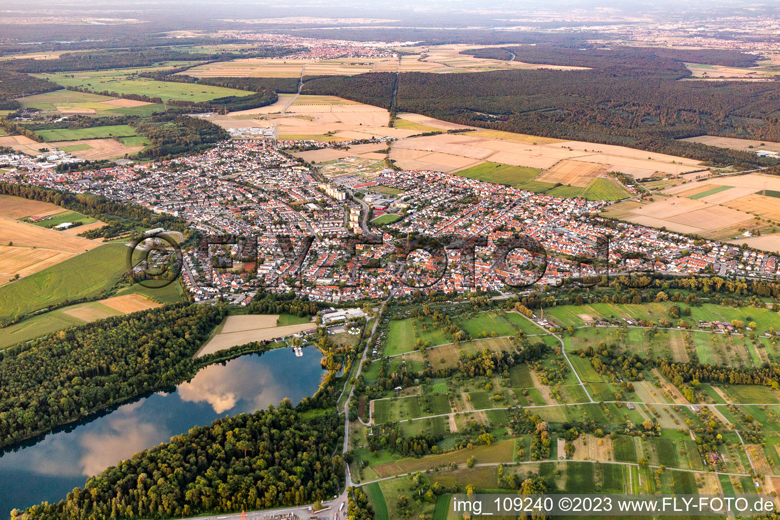 Quartier Linkenheim in Linkenheim-Hochstetten dans le département Bade-Wurtemberg, Allemagne vue d'en haut