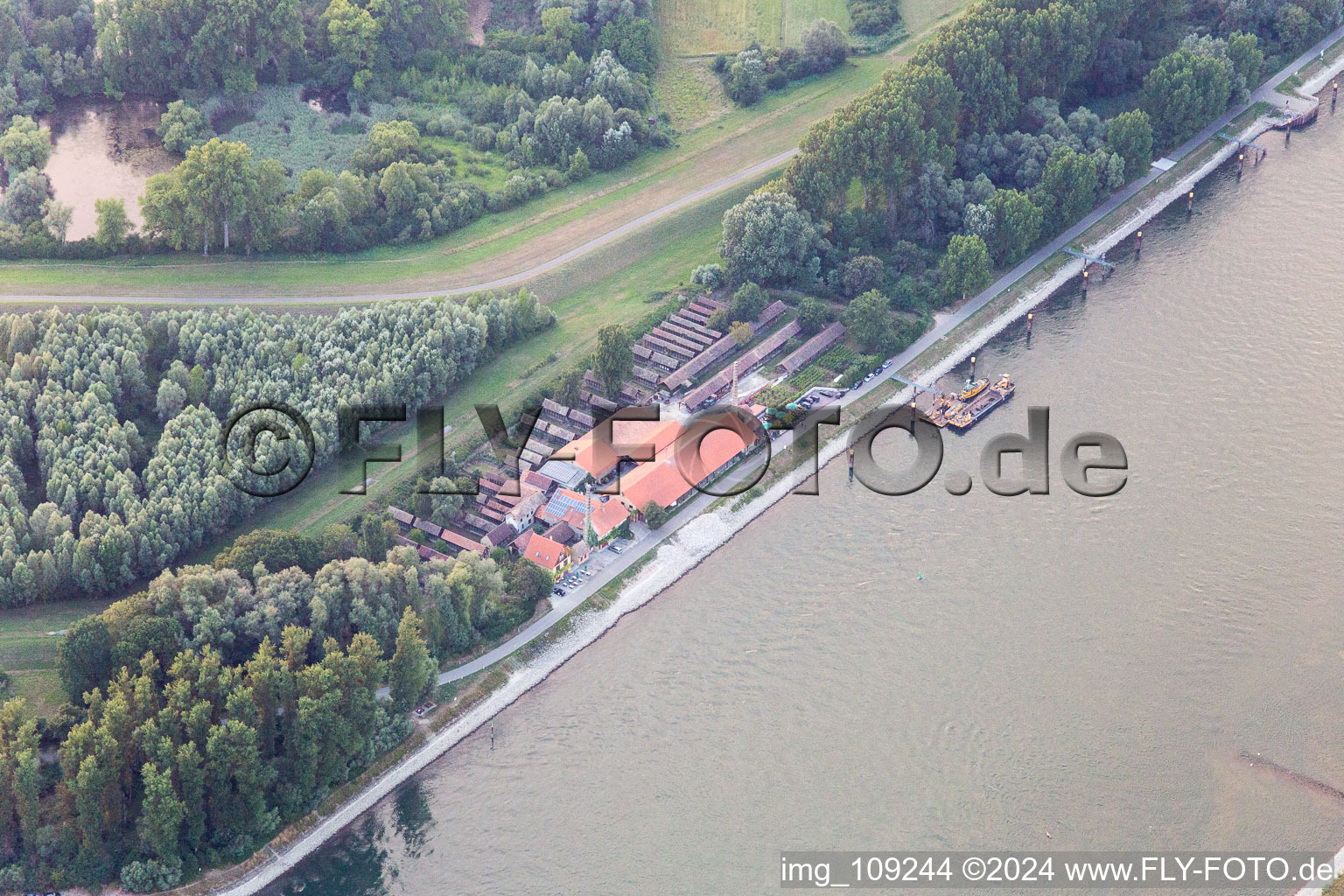 Vue d'oiseau de Quartier Sondernheim in Germersheim dans le département Rhénanie-Palatinat, Allemagne