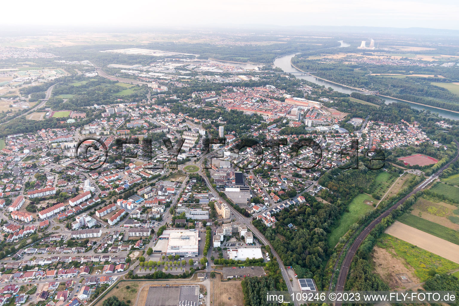 Germersheim dans le département Rhénanie-Palatinat, Allemagne d'un drone