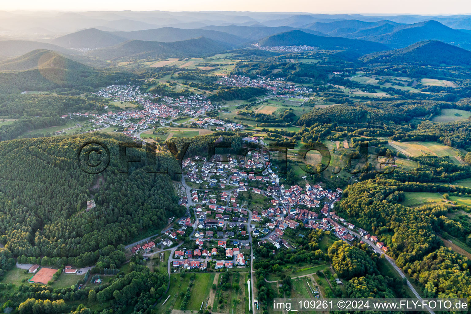 Vue aérienne de Quartier Stein in Gossersweiler-Stein dans le département Rhénanie-Palatinat, Allemagne