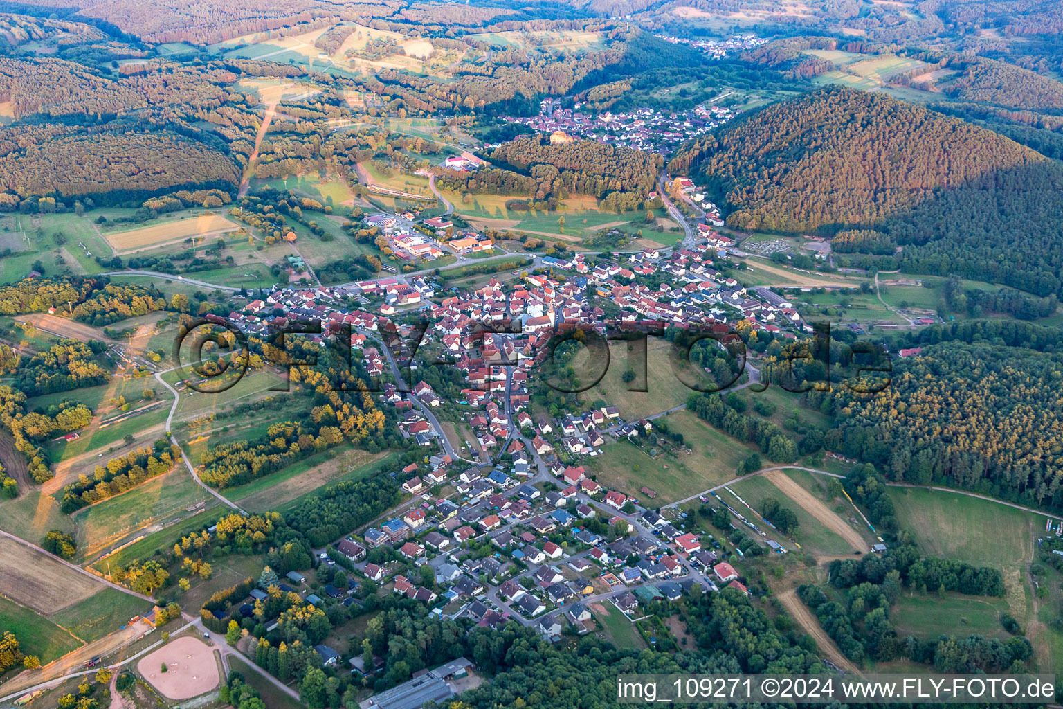 Quartier Gossersweiler in Gossersweiler-Stein dans le département Rhénanie-Palatinat, Allemagne vue d'en haut