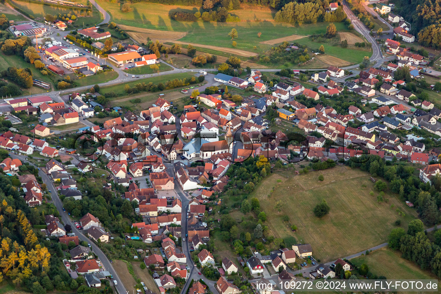 Quartier Gossersweiler in Gossersweiler-Stein dans le département Rhénanie-Palatinat, Allemagne depuis l'avion