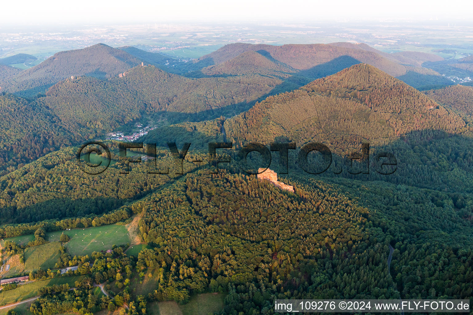 Vue aérienne de Wernersberg dans le département Rhénanie-Palatinat, Allemagne