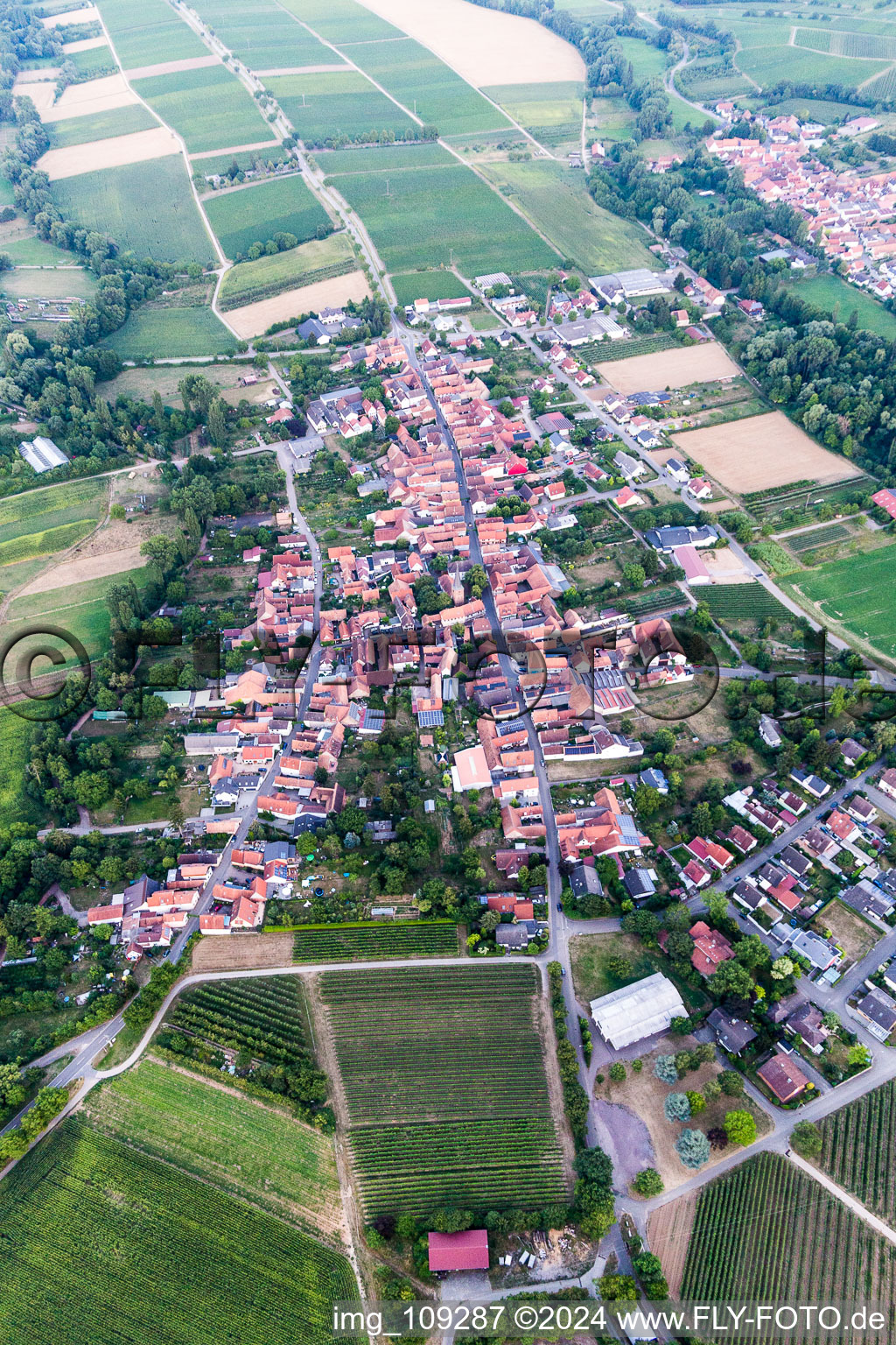 Quartier Heuchelheim in Heuchelheim-Klingen dans le département Rhénanie-Palatinat, Allemagne depuis l'avion