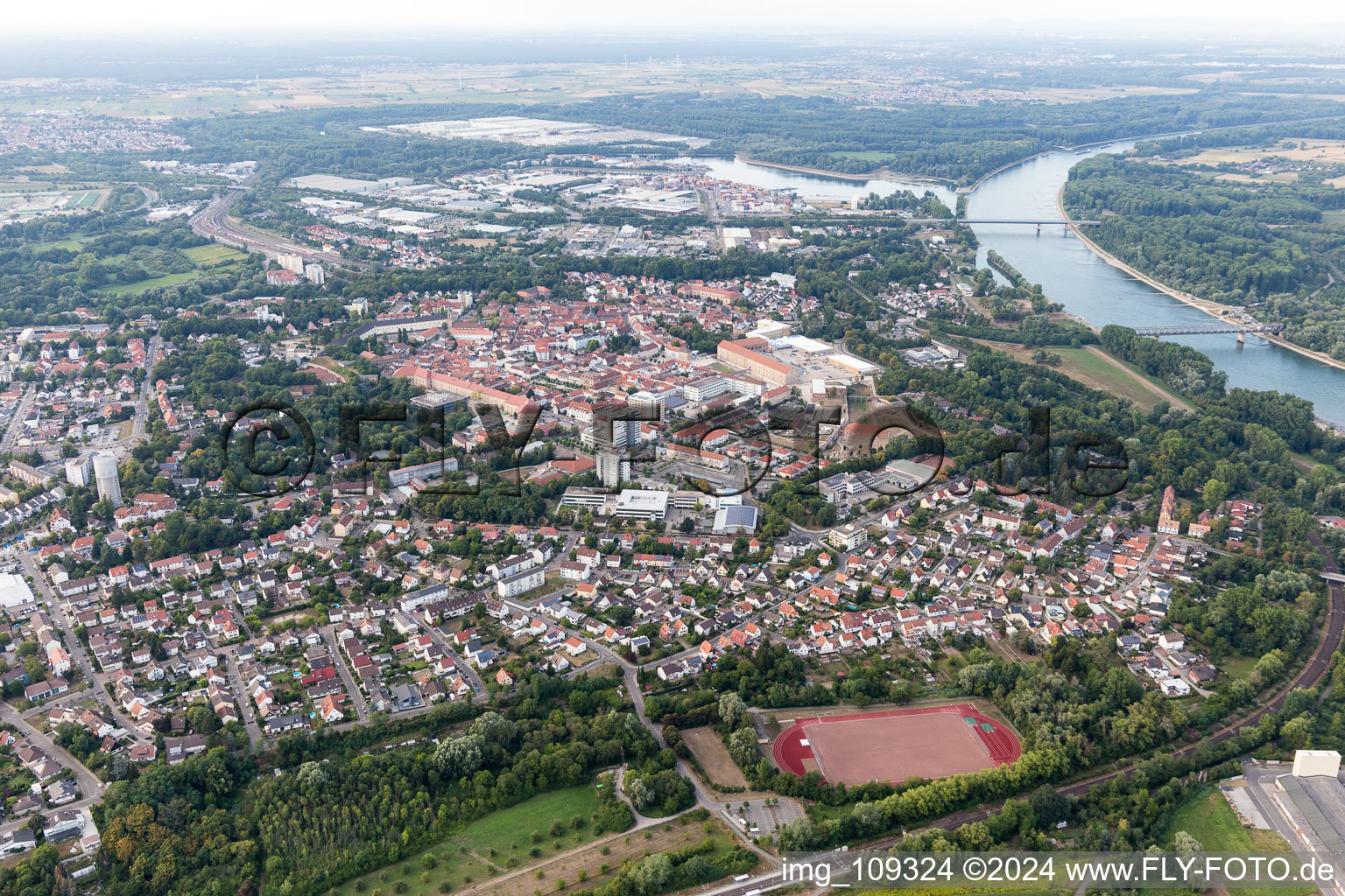 Vue aérienne de Germersheim dans le département Rhénanie-Palatinat, Allemagne