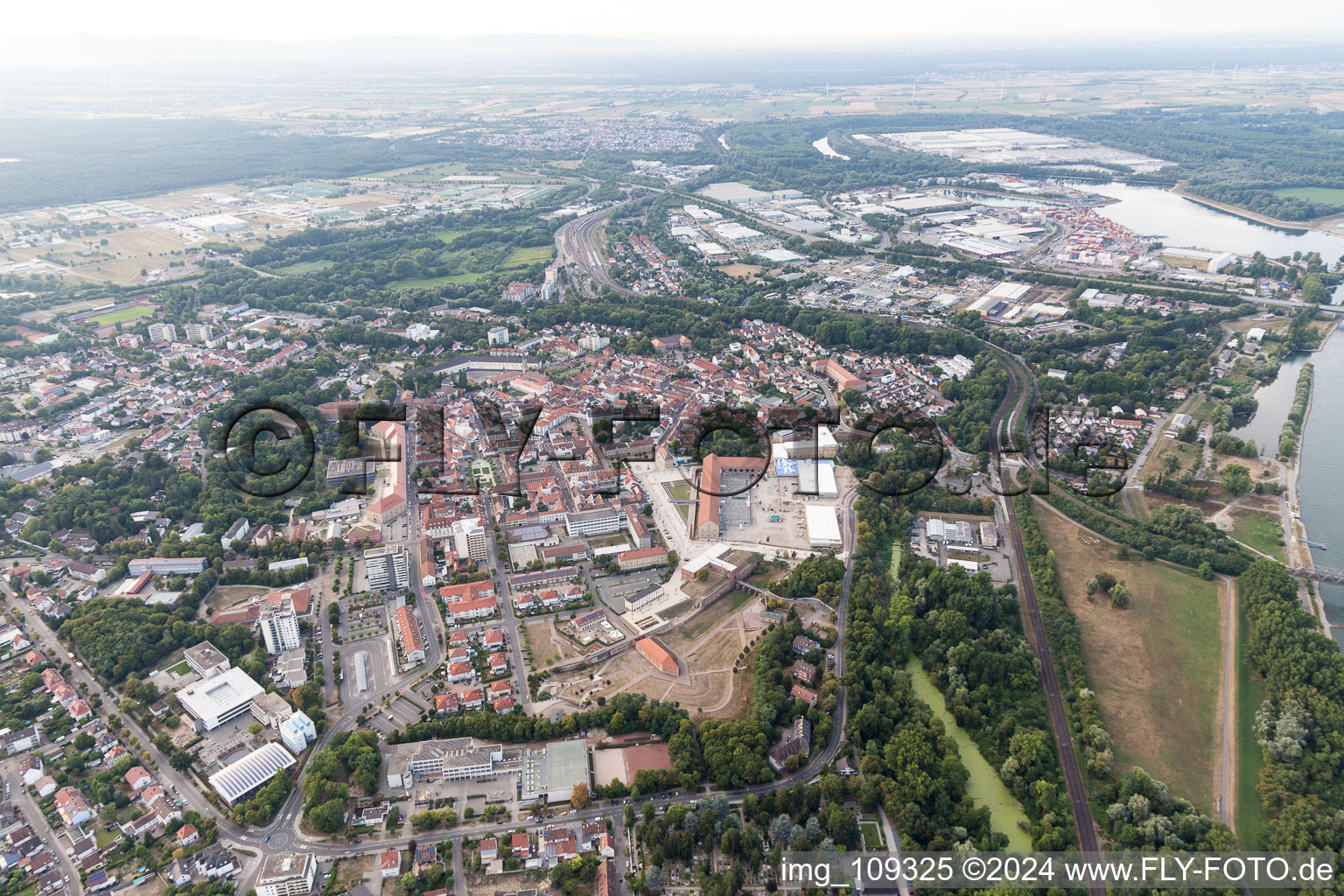 Photographie aérienne de Germersheim dans le département Rhénanie-Palatinat, Allemagne