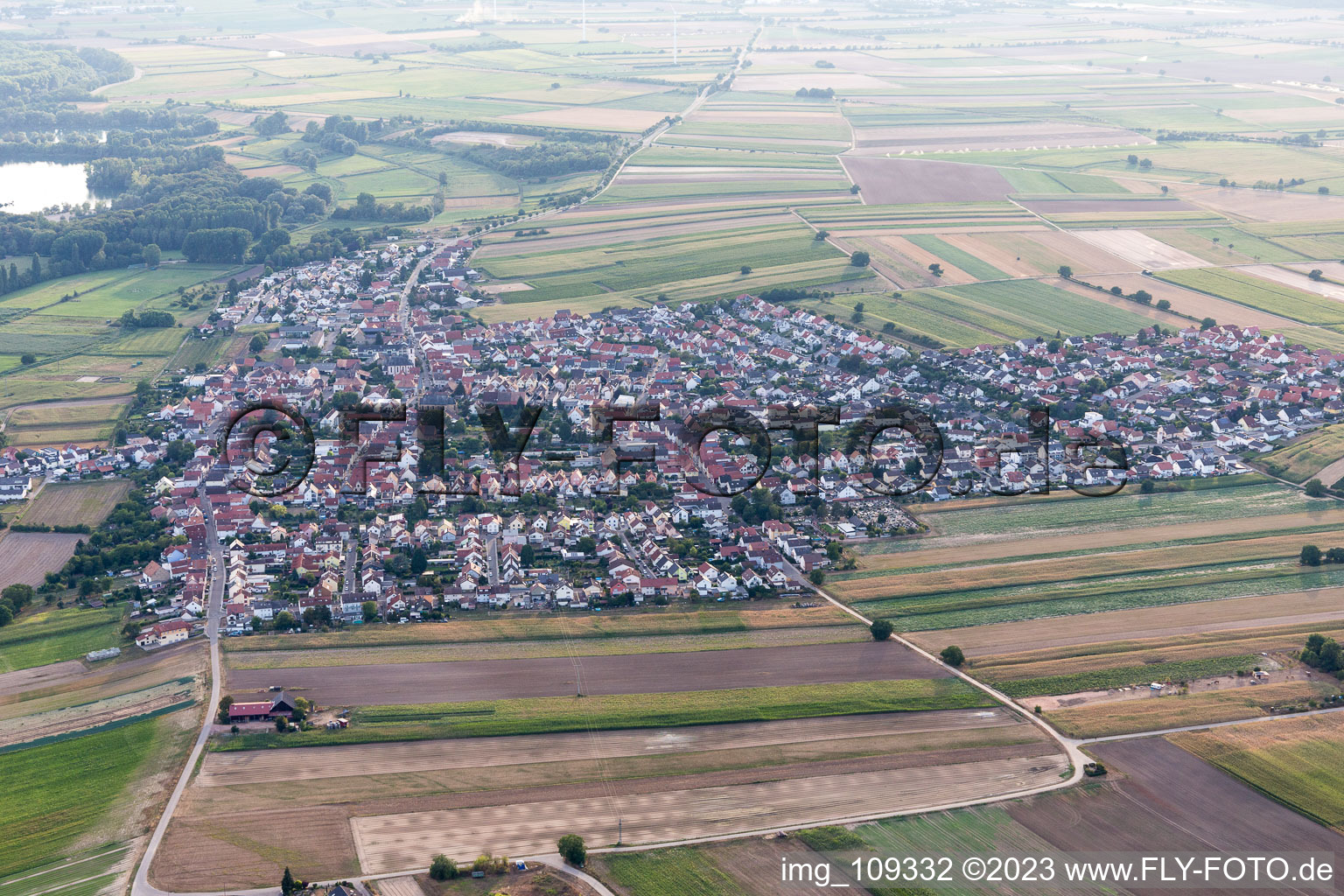 Quartier Mechtersheim in Römerberg dans le département Rhénanie-Palatinat, Allemagne depuis l'avion