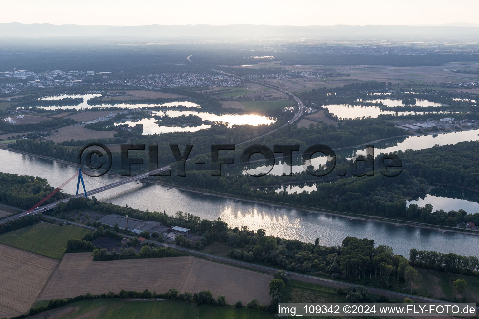 Vue aérienne de Spire, pont autoroutier à Insultheimerhof dans le département Bade-Wurtemberg, Allemagne