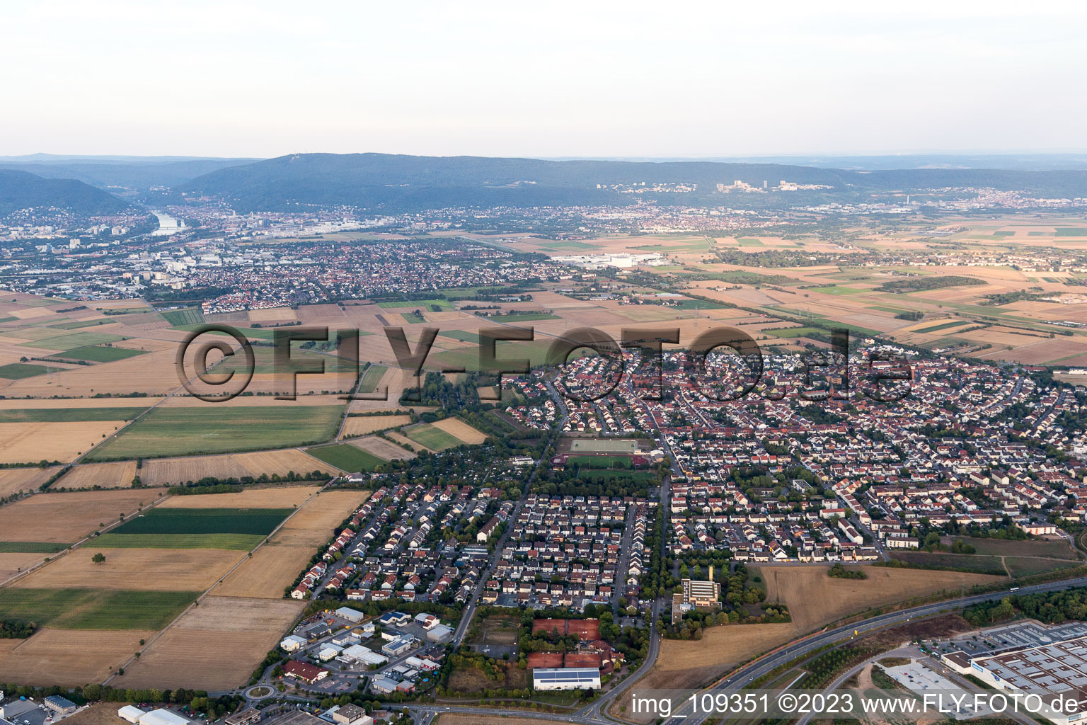 Plankstadt dans le département Bade-Wurtemberg, Allemagne du point de vue du drone