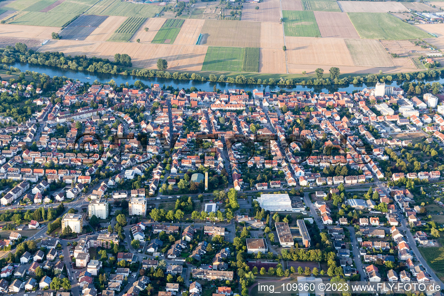 Vue aérienne de Quartier Edingen in Edingen-Neckarhausen dans le département Bade-Wurtemberg, Allemagne