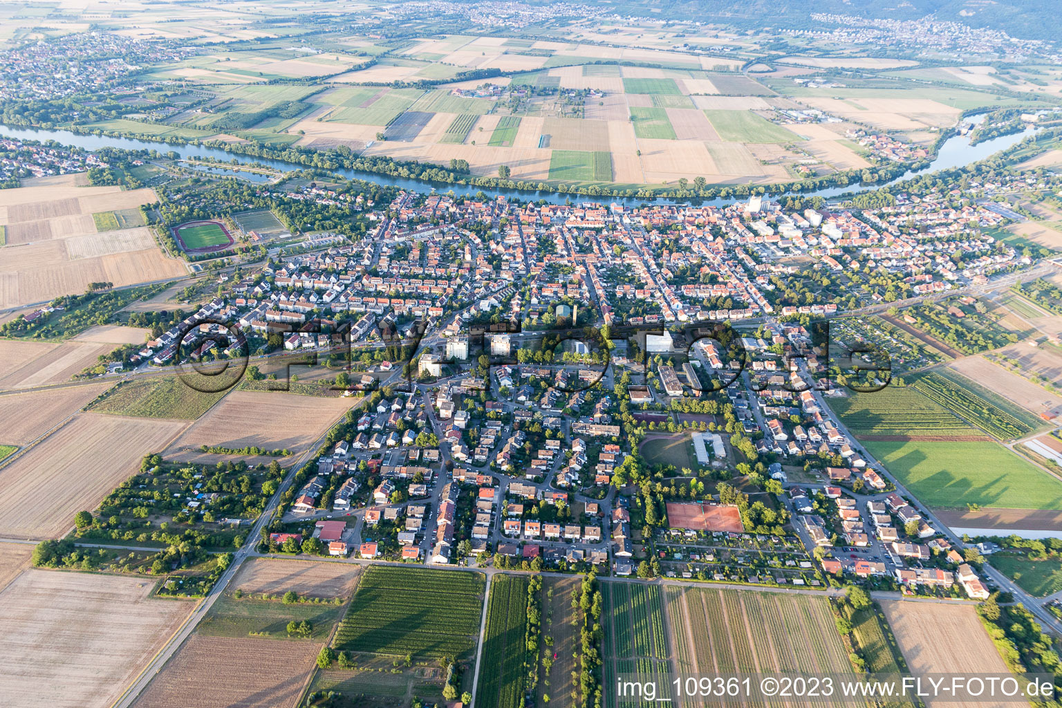 Vue aérienne de Quartier Edingen in Edingen-Neckarhausen dans le département Bade-Wurtemberg, Allemagne